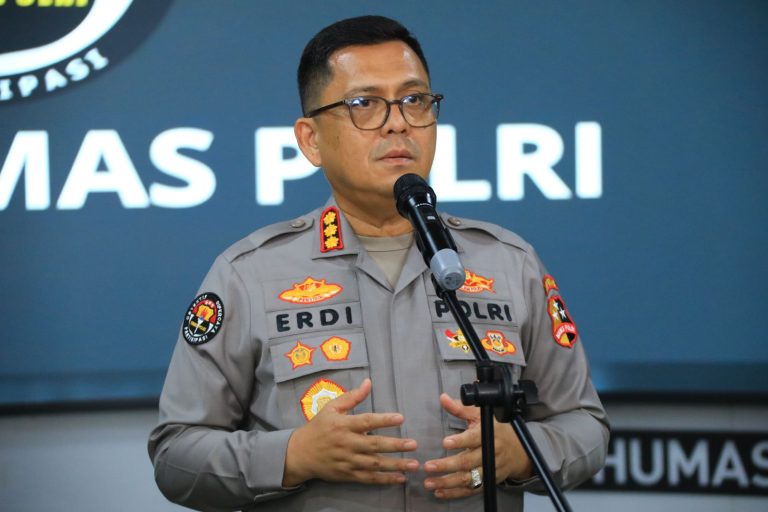 Kapolri Pimpin Sertijab Kabaintelkam dan Dankor Brimob Polri