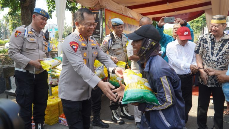 Kapolrestabes Surabaya Apresiasi Partisipasi W arga dalam Pembangunan Pagar Polsek Wonokromo