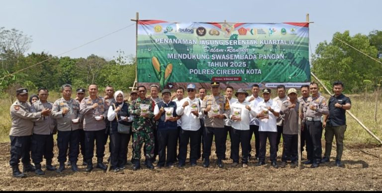 Kapolsek Cirebon Selatan Timur Pimpin Penanaman Jagung Serentak Kuartal IV Dukung Swasembada Pangan 2025