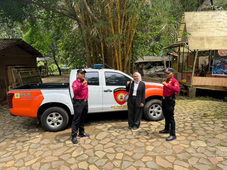Hari Libur, Polda Jabar Patroli Pengamanan di Objek Wisata Alam Curug Batu Templek