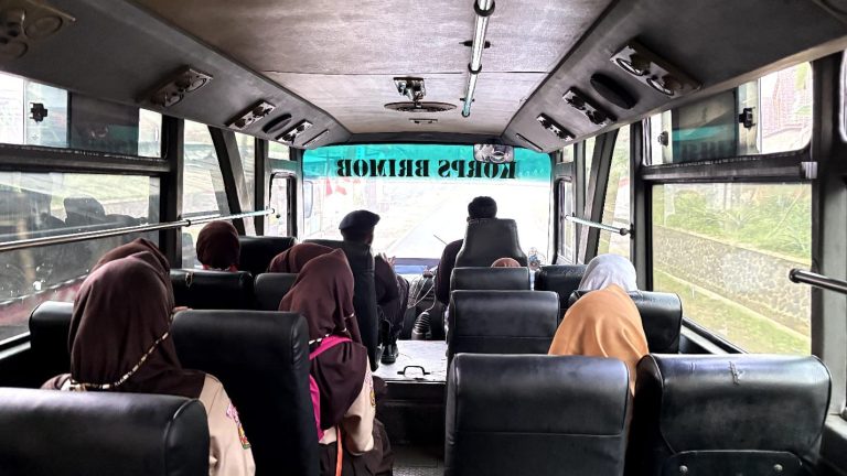 Peduli Pendidikan, Sat Brimob Polda Jabar Hadirkan Bus Gratis Antar Pelajar Sekolah
