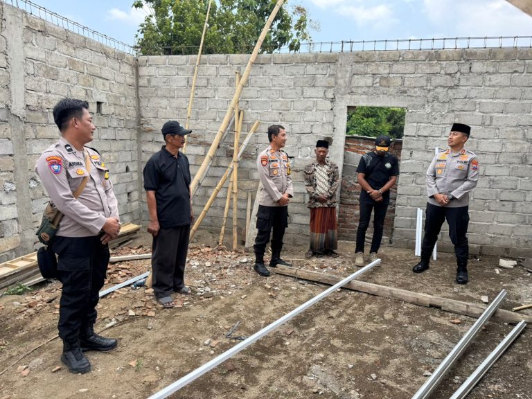 Polri Peduli : Polres Kediri Salurkan Bantuan untuk Pembangunan Masjid