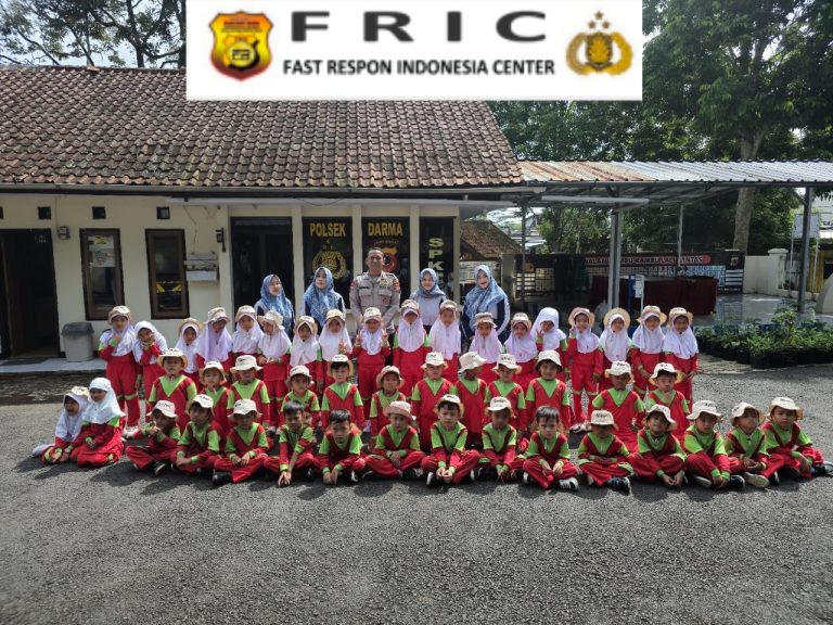 BRIPKA NONO TERIMA KUNJUNGAN PAUD DESA DARMA, EDUKASI TENTANG LALU LINTAS DAN FUNGSI KEPOLISIAN