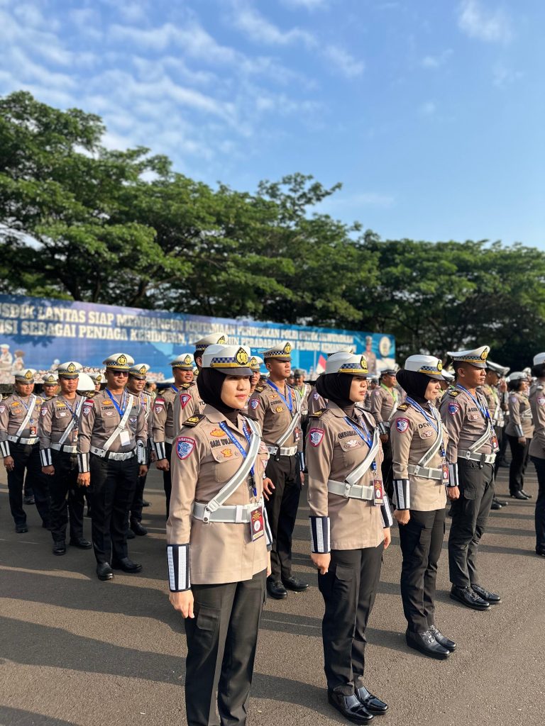 Meningkatkan kemampuan Polwan Polda Jawa Barat melalui pendidikan pengembangan dan pelatihan, Pilar Kekuatan, Simbol Pelayanan Humanis