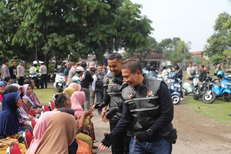 Social Riding : Polres Kediri dan Komunitas DBK Jelajah Desa Sambil Berbagi untuk Warga