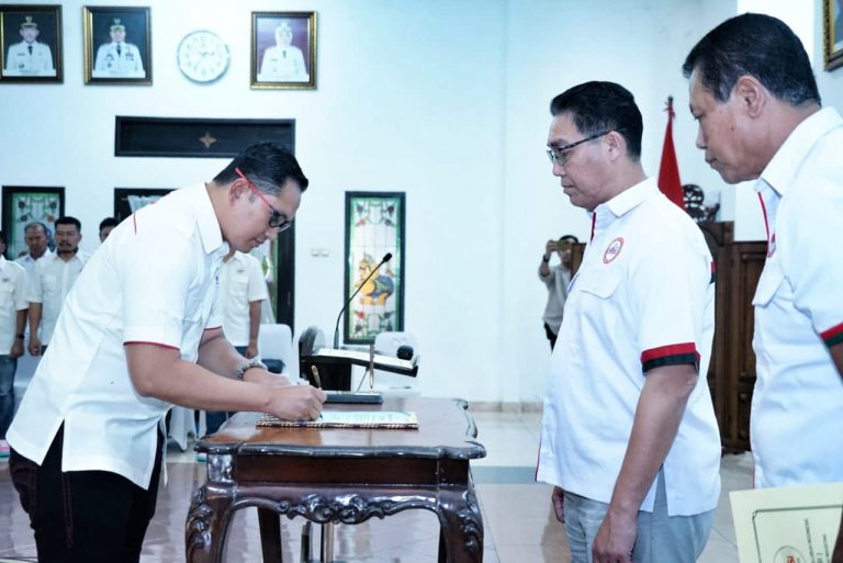Semangat Baru di Dunia Bola Voli AKBP Raden Erik Bangun Prakasa Resmi Pimpin PBVSI Kabupaten Magetan*