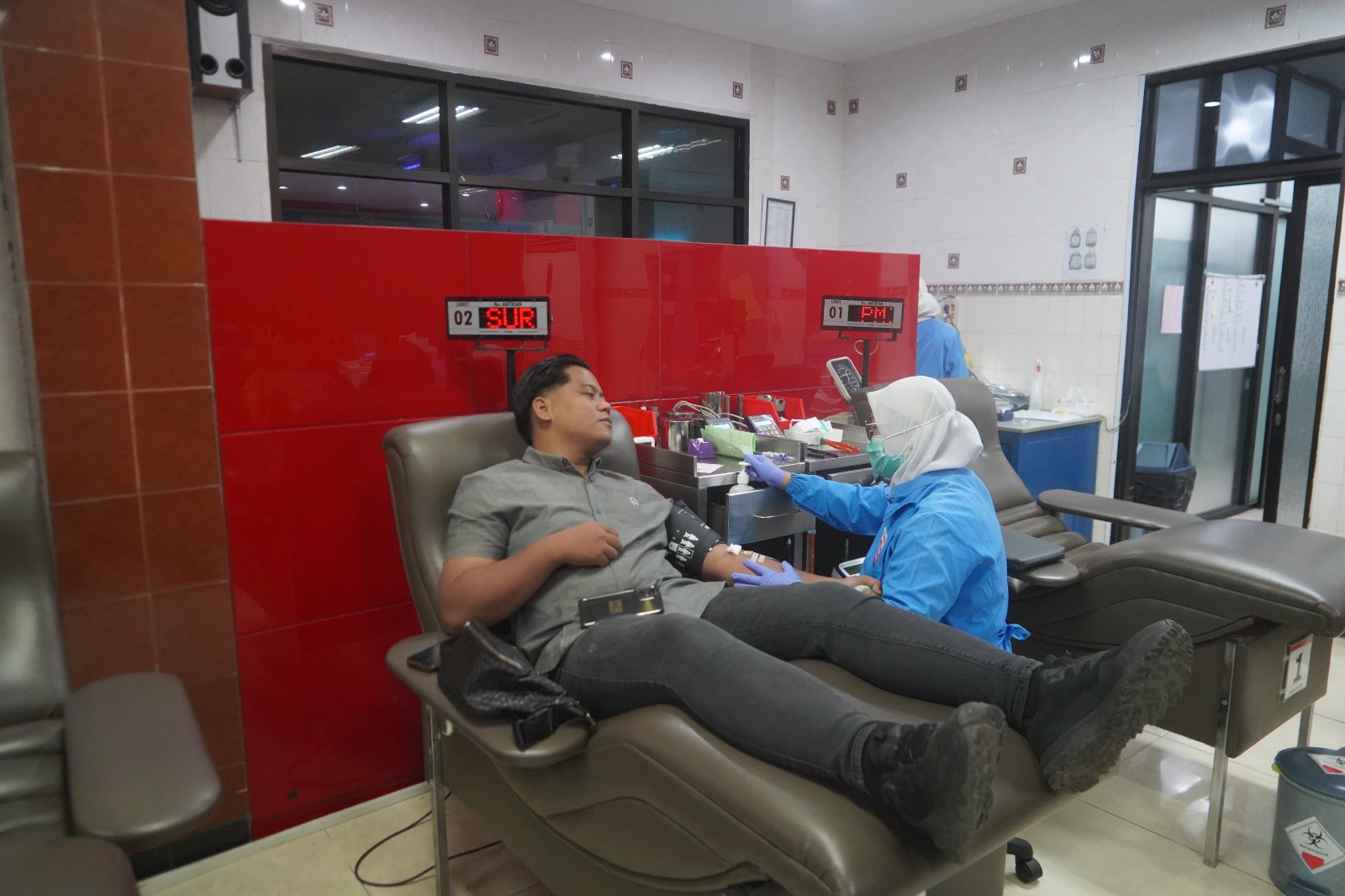 Sambut Hari Jadi ke-74 Humas Polri, Polres Pelabuhan Tanjung Perak Gelar Aksi Donor Darah