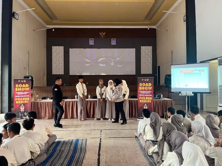 Polres Kediri Gelar Roadshow “Generasi Emas Produktif Tanpa Narkoba”