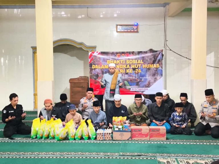 Bhakti Sosial Bid Humas Polda Jabar dalam Rangka HUT Humas Polri ke-74 di Pondok Pesantren Al Mubarok Sumedang
