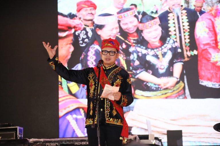 Buka Acara Festival Danau Poso 2025, Wamendagri Bima Arya Puji Khazanah Daerah Setempat
