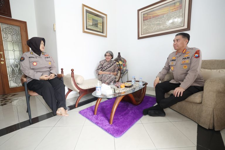 Hari Jadi ke-74 Humas Polri, Polda Jatim Anjangsana ke Purnawirawan