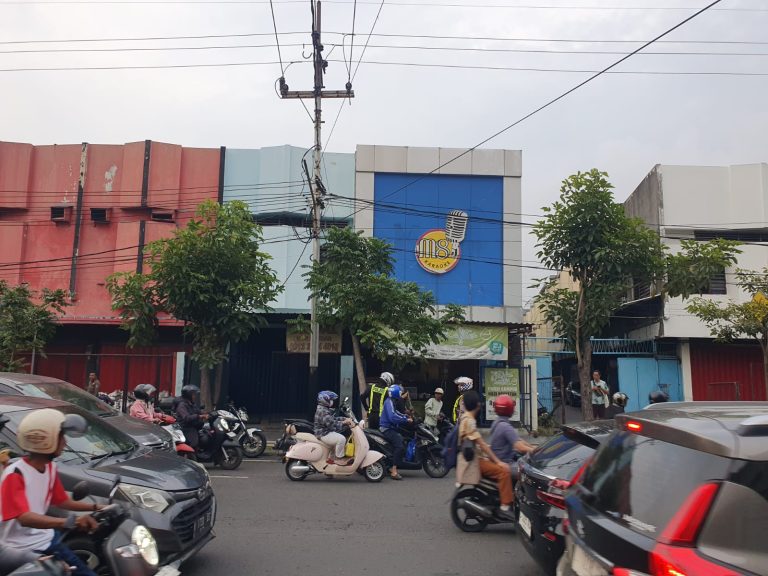 Pagi dan Sore Tanpa Lelah, Satlantas Polrestabes Surabaya Gencar Tertibkan Pelanggaran Lalu Lintas di Jalan Ngaglik