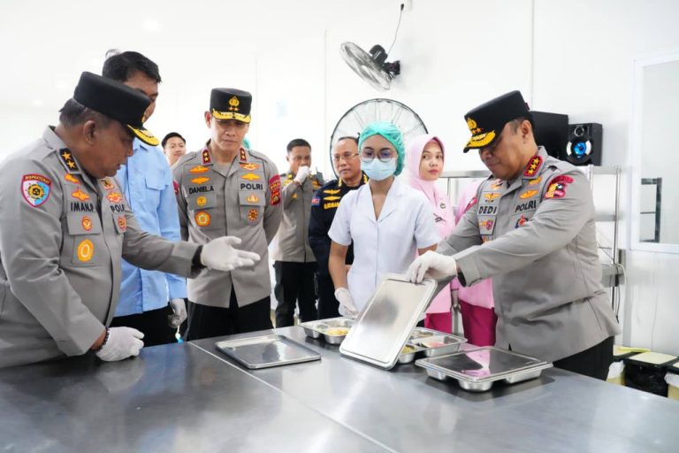 Wakapolri Pastikan SPPG Polda Bali Sesuai Standar Polri dan Tekankan Inovasi Makanan Bergizi dengan Kearifan Lokal