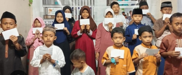 Redaksi Media LiputanJatimBersatu Datangi Yayasan Yatim Piatu di Jalan Tambak Wedi