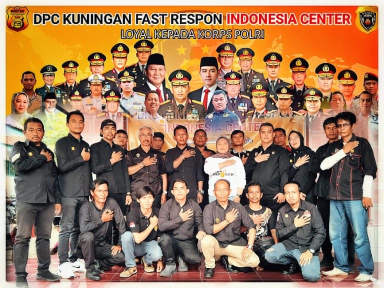 Penyerahan Surat Keputusan (SK) dari Dewan Pimpinan Wilayah (DPW) Fast Respon Indonesia Center (FRIC) Jawa Barat kepada Dewan Pimpinan Cabang (DPC) FRIC dan Satgas Kuningan, Jawa Barat.