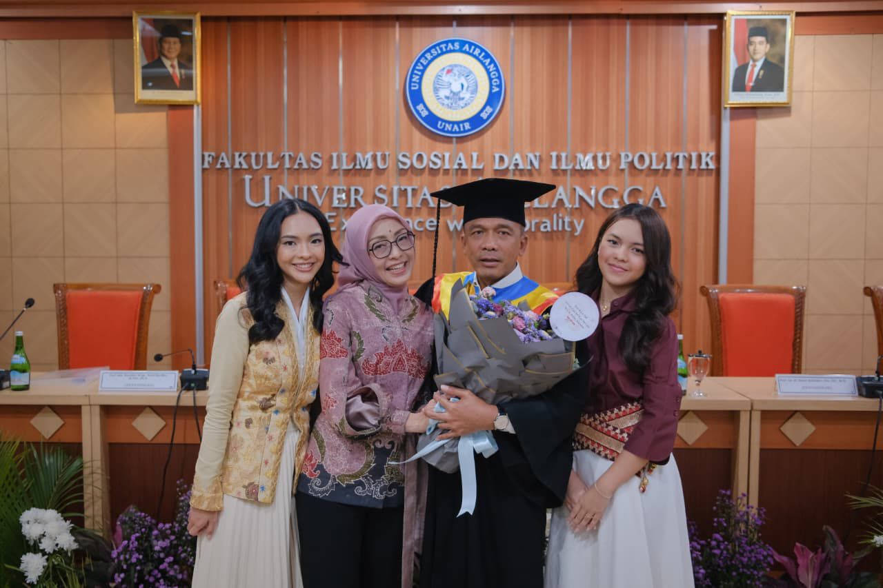 Kapolda Jabar Raih Gelar Doktor Lewat Disertasi “Cerita dari Mesuji”, Paparkan Kondisi Polisi di Tengah Konflik