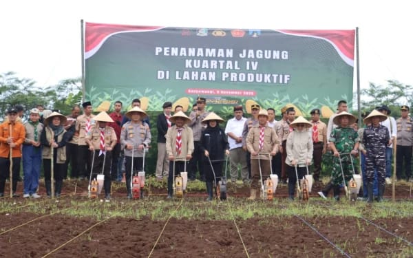 Kapolresta Banyuwangi Kombes Pol Rama Samtama Dorong Ketahanan Pangan Nasional, Tanam Jagung di Lahan 50 Hektare Green Farm Karangsari