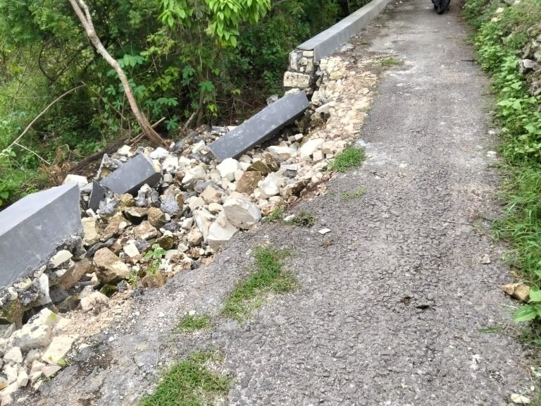 Tak Sampai Seminggu, Tembok Penahan Tanah di Desa Sukolilo Timur Jebol