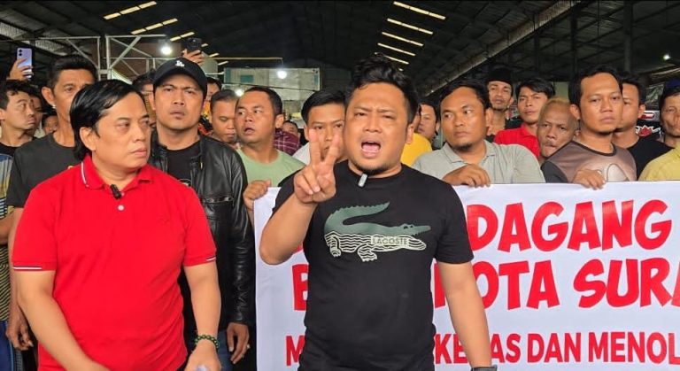Pedagang Buah Tanjungsari Gelar Aksi Demo Tolak Perwali No. 1 Tahun 2023