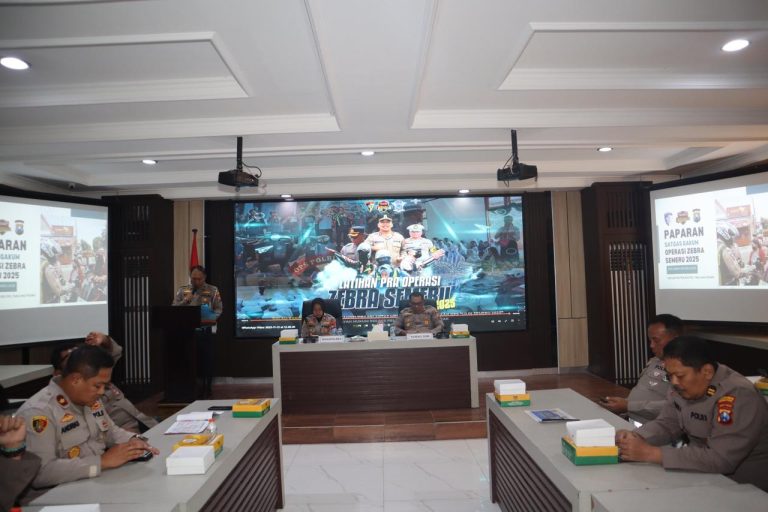 Jelang Operasi Zebra Semeru 2025, Polres Pelabuhan Tanjung Perak Matangkan Kesiapan Lewat Latpraops.