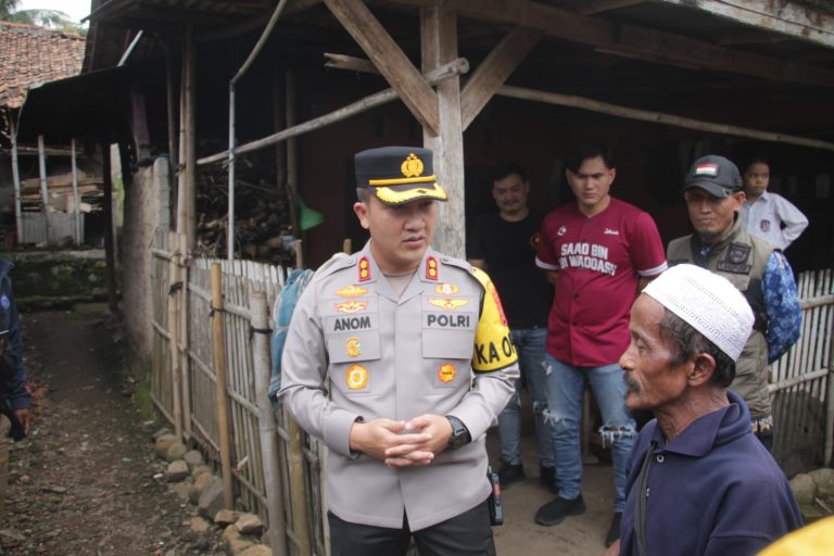 Polri Untuk Masyarakat, Kapolres  Hadir dan Tinjau Korban penganiayaan yang dilakukan oleh ODGJ di RSUD Bayu Asih Purwakarta