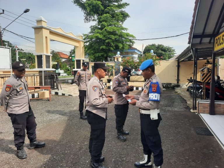 Gelar Gaktiblin, Unit Propam Polsek Gabuswetan Periksa Sikap Tampang Dan Kelengkapan Anggota