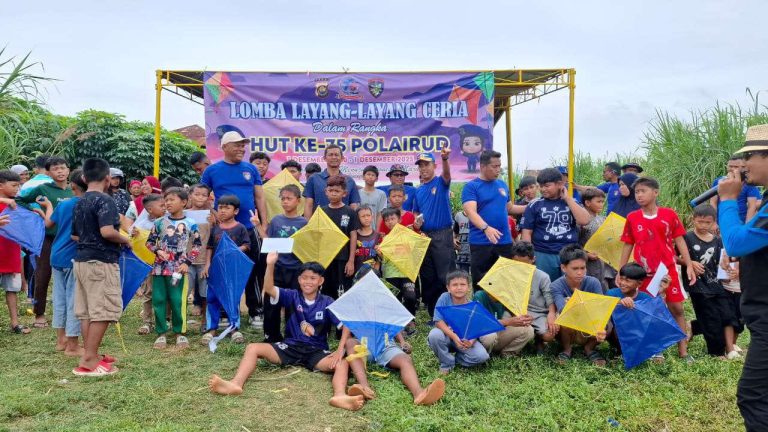 Polri Sahabat Anak, Ditpolairud Polda Jambi Gelar Lomba Layang-Layang Ceria di Tepian Sungai Batanghari