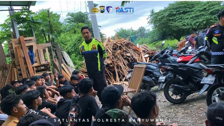Satlantas Polresta Banyuwangi Gencarkan Razia Balap Liar dalam Operasi Zebra Semeru 2025, Remaja Dibina dan Didata