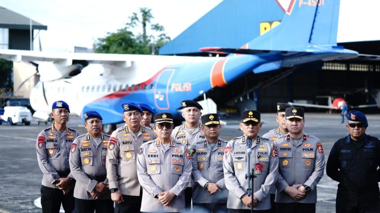 Polri Kerahkan Pesawat CN dan Fokker untuk Distribusi Logistik ke Aceh, Sumut, dan Sumbar