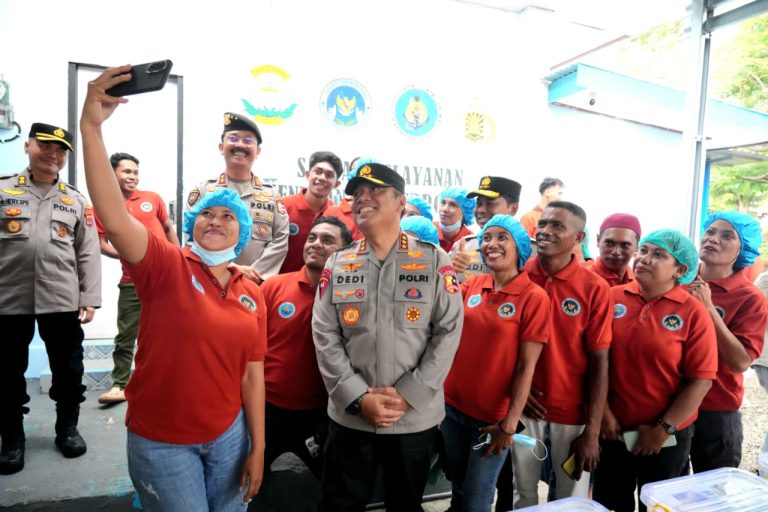 WAKAPOLRI TINJAU SPPG DI NTT, POLRI SIAP BANGUN 98 SPPG BARU DI WILAYAH 3T