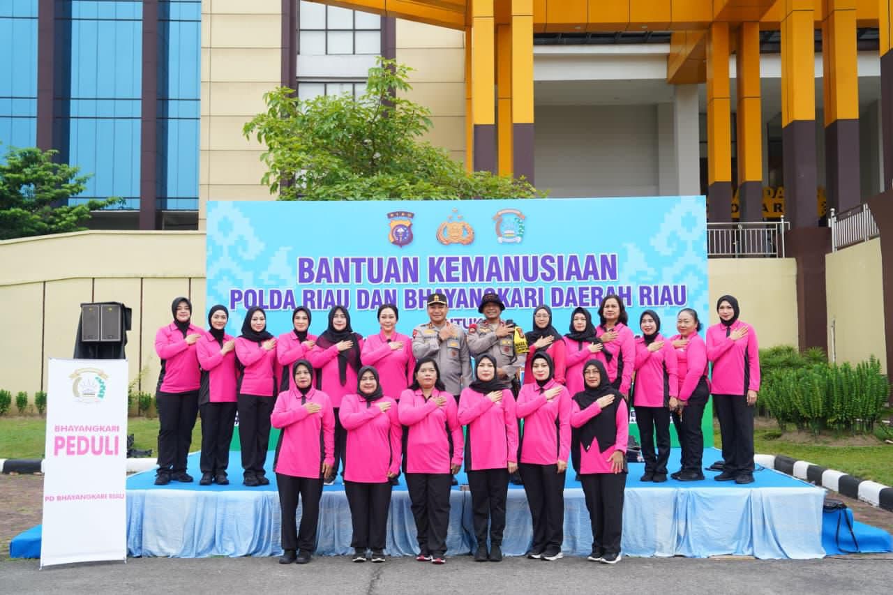 Polda Riau Kirim 6 Truk Bantuan, 290 Personel & 36 Psikolog ke Aceh–Sumut–Sumbar Solidaritas Tanpa Batas: Bantuan Logistik Besar + Trauma Healing + SAR K-9 & Drone