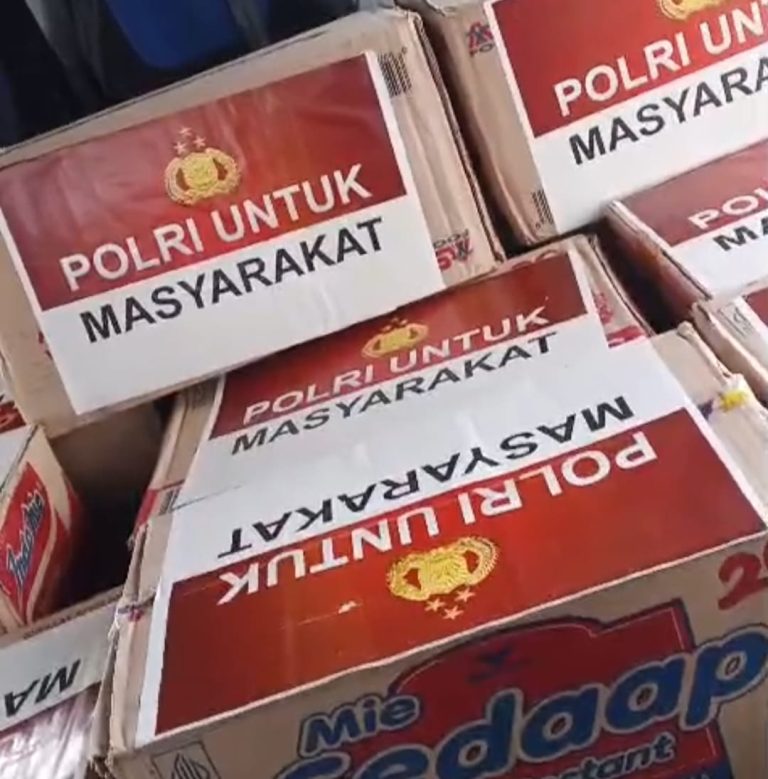 Akses Darat Terputus, Polri Airdrop Bantuan ke Wilayah Terisolasi dengan Operasi Udara Jangkau Sumut, Sumbar & Aceh