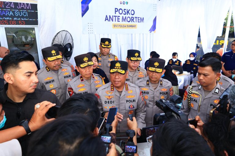 Wakapolri Tinjau Posko Antemortem DVI di Sumatera Barat, Pastikan Proses Identifikasi Korban Berjalan Optimal