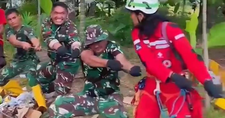 Puluhan Ton Bantuan untuk banjir Aceh kembali didistribusikan TNI lewat Udara