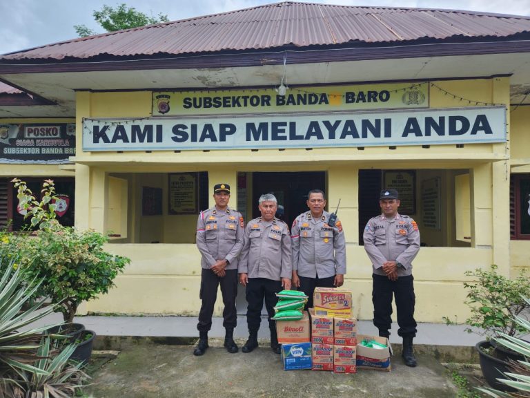 Kapolres Lhokseumawe Salurkan Bantuan Sembako kepada Polsubsektor dan Warga Banda Baro