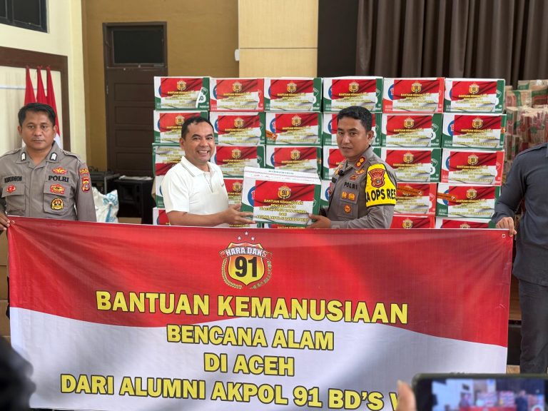 Wali Kota Lhokseumawe Apresiasi Bantuan Alumni Akpol 91: “Luar Biasa dan Sangat Berguna untuk Warga Terdampak Banjir