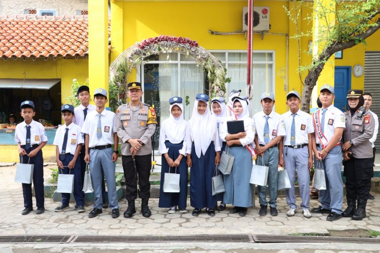 Pimpin Upacara, Kapolresta Bandara Soetta Imbau Siswa Yayasan Putra Rifara Hormati Guru dan Jauhi Perilaku Menyimpang