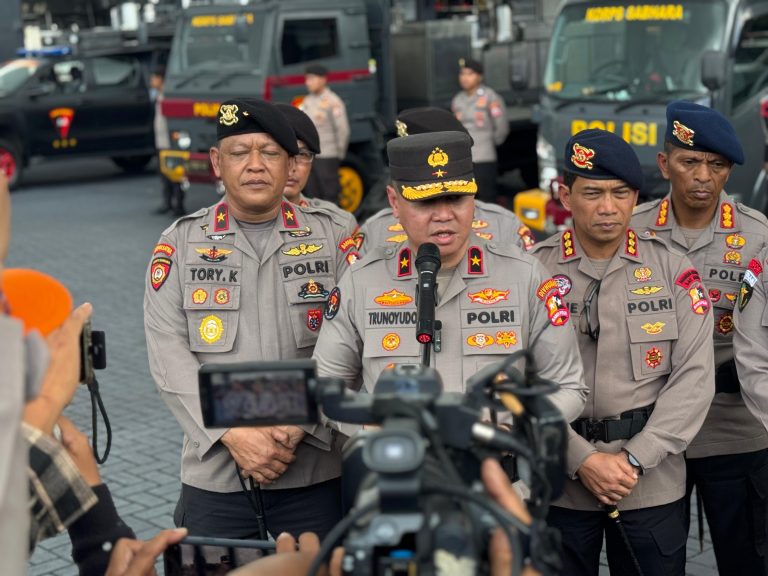 Polri Kerahkan Ratusan Personel Tambahan Untuk Percepatan Mitigasi Bencana di 3 Provinsi Sumatera