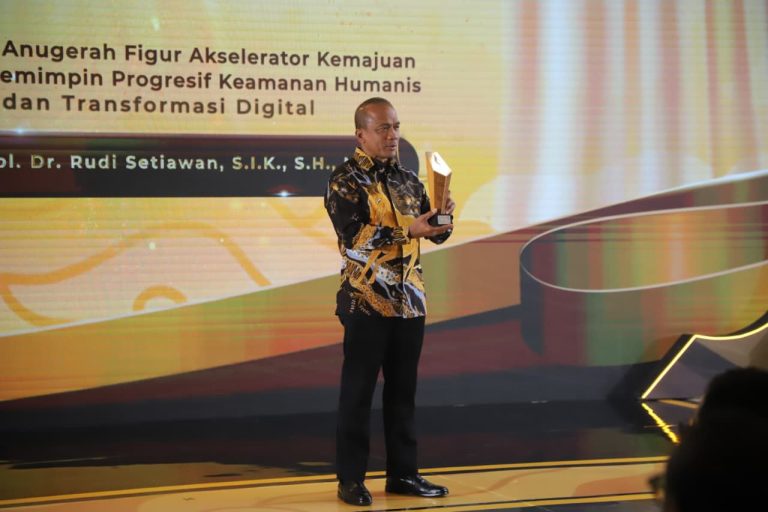 Kapolda Jabar Raih  Penghargaan Pemimpim Progresif Keamanan Humanis dan Transformasi Digital