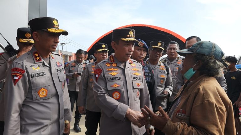 Kapolda Dampingi Kapolri Tinjau Lokasi Pengungsian Korban Banjir dan Polres Aceh Tamiang