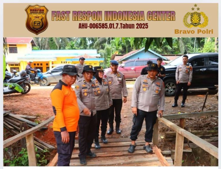 Polres Tanjung Jabung Timur Gerak Cepat Perbaiki Jembatan, Akses Penghubung Desa Sido Mukti Dan Desa Jati Mulyo Di Kecamatan Dendang*