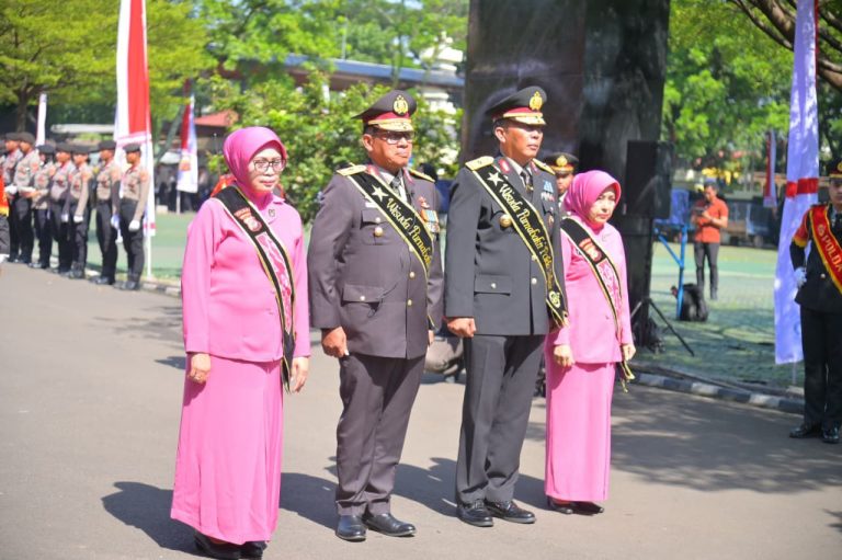 Polda Jabar Gelar Upacara Wisuda Purnabakti Brigjen Pol. Gunarso