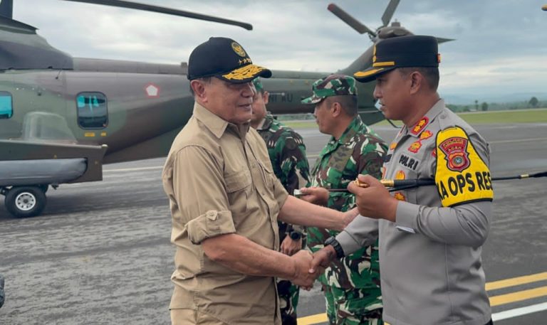 Sambut Menko Polkam, Kapolres Lhokseumawe Dampingi Peninjauan Pengungsi dan Lokasi Terdampak Banjir 