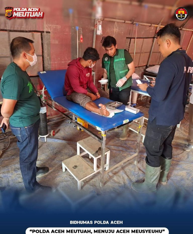 Kabid Humas Polda Aceh Kombes Pol Joko Krisdianto Melaksanakan Kegiatan Bakti Kesehatan