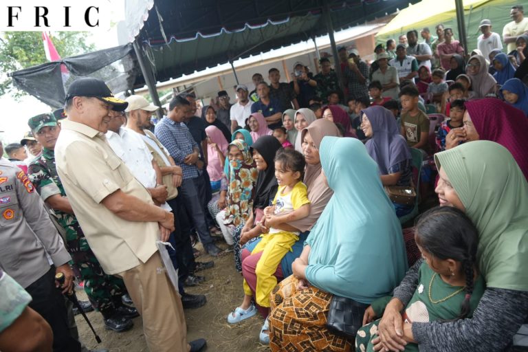 Menko Polkam menyerahkan Mobil Penjernih Air, Kunjungi Pengungsian, dan meninjau Perbaikan Jembatan di Aceh