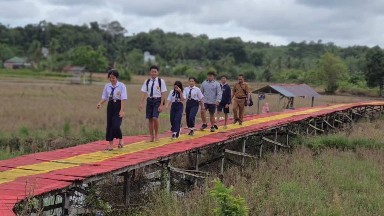 Jembatan Desa Netampin Rampung Diperbaiki, Brimob Kalteng Hadirkan Akses Aman bagi Warga dan Pelajar