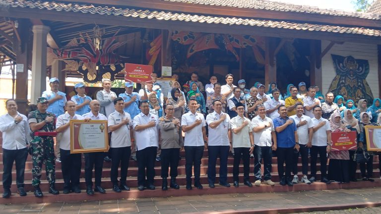 Ketum FRIC Giat Bersama Dir Narkoba Polda Metro Jaya Jakarta selatan Dalam Rangka Kampung Tangguh Anti Narkoba di Pondok labu Jaksel.