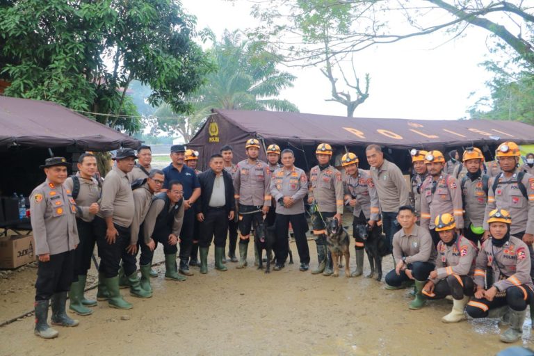 Kabaharkam Polri Tinjau Posko Bencana di Aceh Tamiang, Pastikan Kelancaran Distribusi Bantuan Logistik