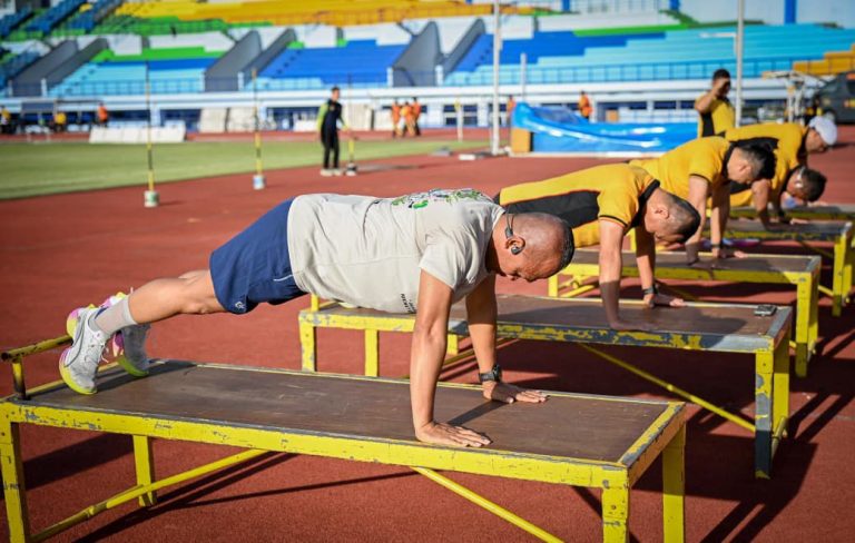 Ditengah Padatnya Persiapan Nataru, Kapolda Jabar Pimpin Kesamaptaan Jasmani di Stadion Sport Jabar Arcamanik Bandung