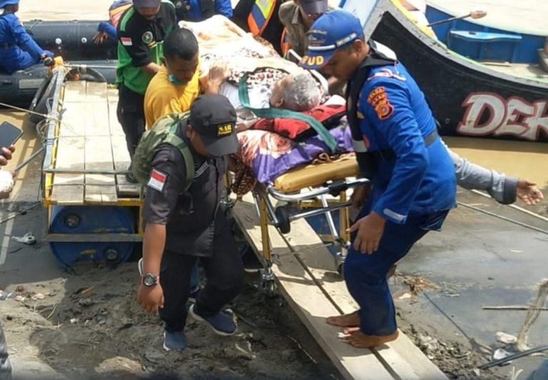 Jembatan Kuta Blang Putus Akibat Banjir, Polairud Evakuasi Pasien Urgensi dan Jenazah